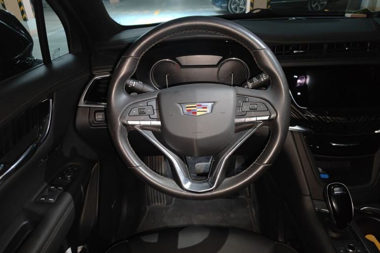 Used Cadillac XT6 2022 2.0T Six-Seater Two-Wheel-Drive Luxury Version Steering Wheel
