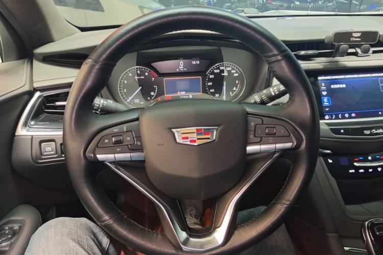Used Cadillac XT6 2022 2.0T 7-Seater Four-Wheel-Drive Luxury Version Steering Wheel