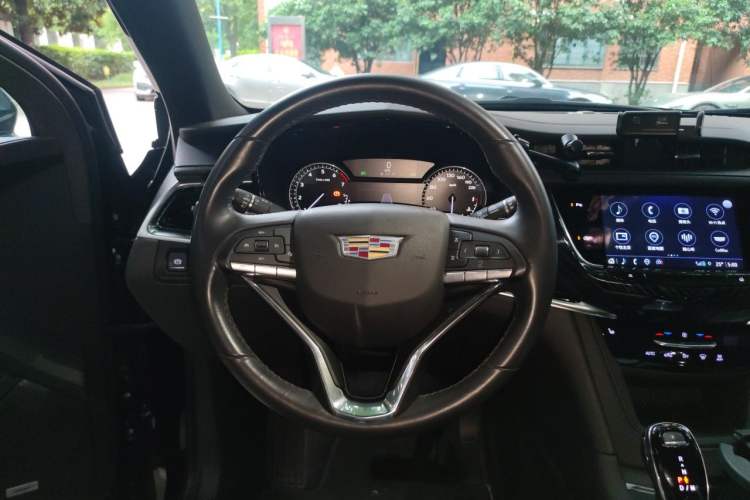 Used Cadillac XT6 2022 2.0T Six-Seater Two-Wheel-Drive Luxury Version Steering Wheel