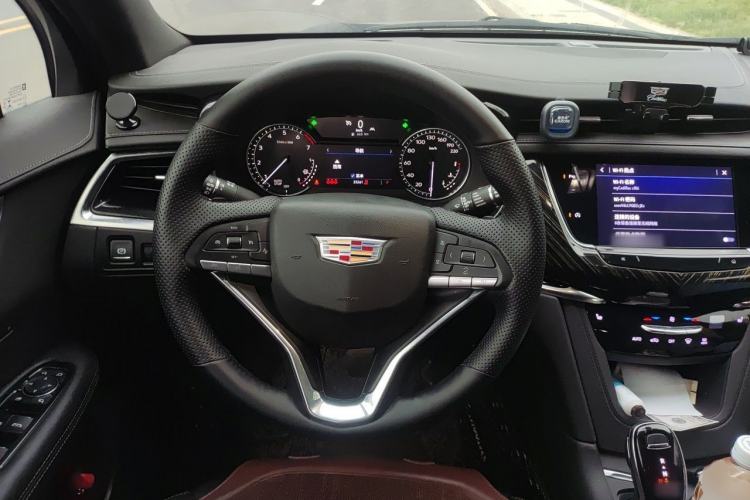 Used Cadillac XT6 2022 2.0T 7-Seater Two-Wheel Drive Luxury Version Steering Wheel