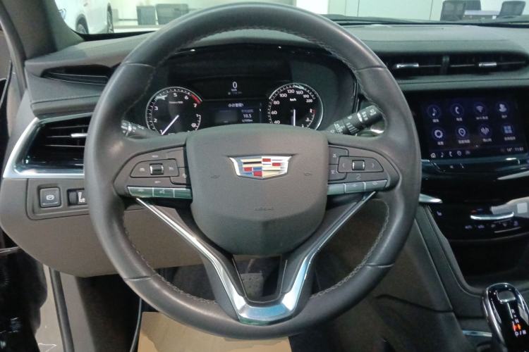 Used Cadillac XT6 2022 2.0T Six-Seater Two-Wheel-Drive Luxury Version Steering Wheel