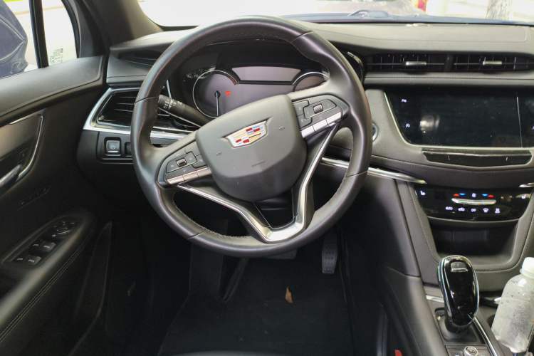 Used Cadillac XT6 2022 2.0T Six-Seater Four-Wheel-Drive Luxury Version Steering Wheel