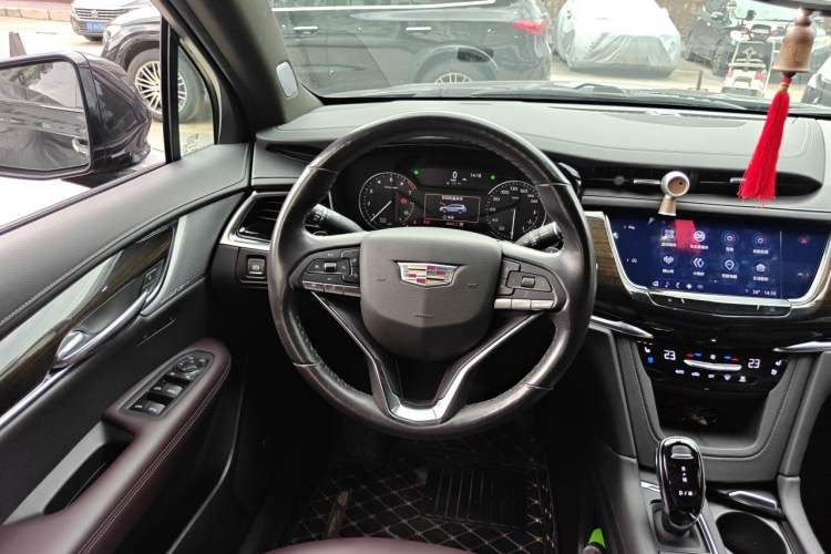 Used Cadillac XT6 2022 2.0T Six-Seater Four-Wheel Drive Luxury Version Steering Wheel