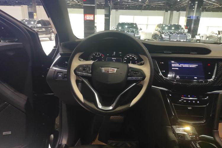 Used Cadillac XT6 2022 2.0T Six-Seater Two-Wheel-Drive Luxury Version Steering Wheel