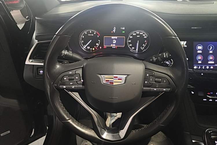Used Cadillac XT6 2022 2.0T Six-Seater Two-Wheel-Drive Luxury Version Steering Wheel