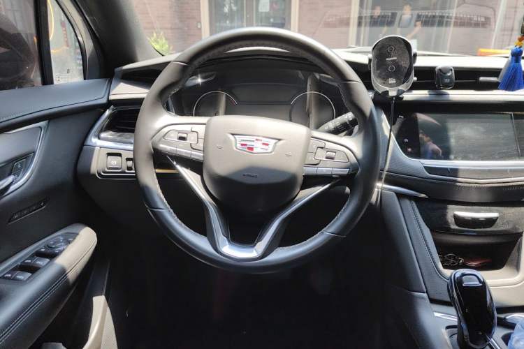 Used Cadillac XT6 2022 2.0T Six-Seater Four-Wheel-Drive Luxury Version Steering Wheel