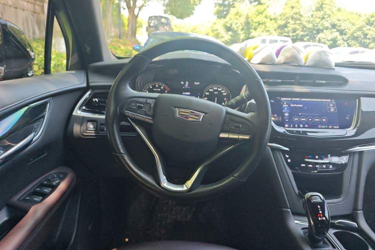 Used Cadillac XT6 2022 2.0T Six-Seater Four-Wheel-Drive Luxury Standard Edition Steering Wheel
