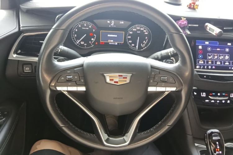 Used Cadillac XT6 2022 2.0T 7-Seater Four-Wheel-Drive Luxury Version Steering Wheel