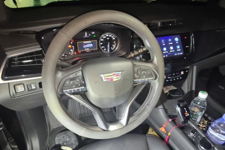 Used Cadillac XT6 2022 2.0T Six-Seater Two-Wheel-Drive Luxury Version Steering Wheel