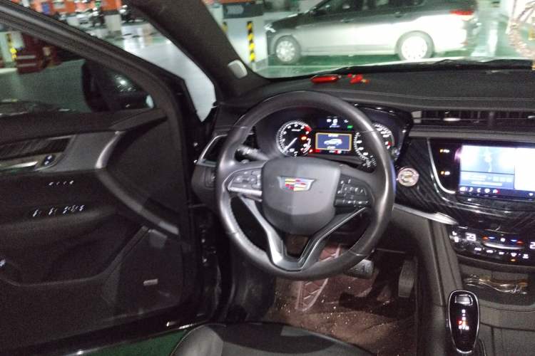 Used Cadillac XT6 2022 2.0T Six-Seater Four-Wheel Drive Luxury Version Steering Wheel