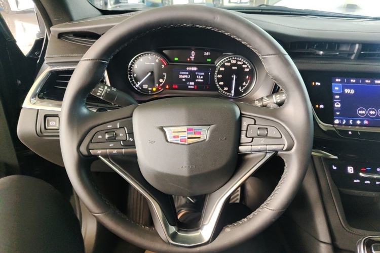 Used Cadillac XT6 2022 2.0T Six-Seater Two-Wheel-Drive Luxury Version Steering Wheel