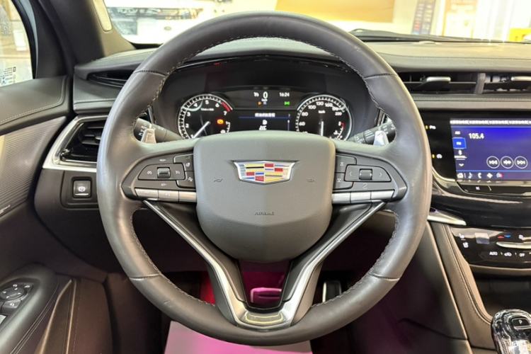 Used Cadillac XT6 2022 2.0T Six-Seater Four-Wheel-Drive Prestige Version Steering Wheel
