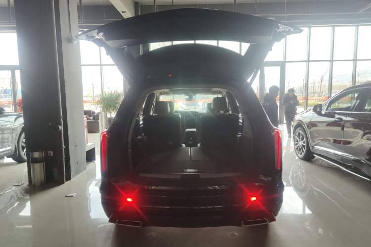 Used Cadillac XT6 2022 2.0T Six-Seater Four-Wheel-Drive Platinum Edition Trunk