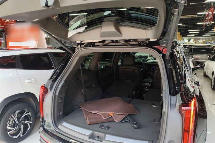 Used Cadillac XT6 2022 2.0T Six-Seater Four-Wheel-Drive Luxury Version Trunk