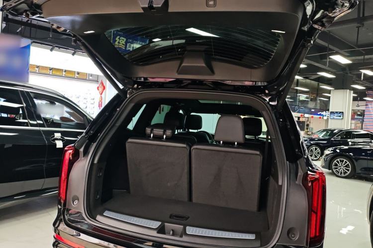 Used Cadillac XT6 2022 2.0T Six-Seater Two-Wheel-Drive Luxury Version Trunk