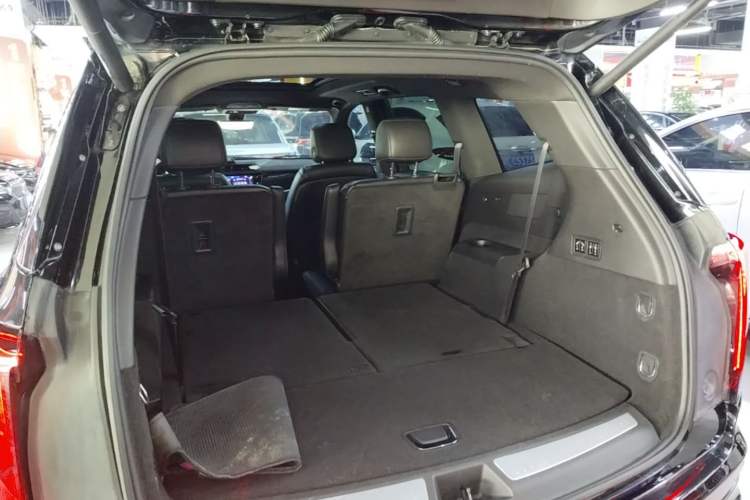 Used Cadillac XT6 2022 2.0T Six-Seater Four-Wheel Drive Luxury Version Trunk