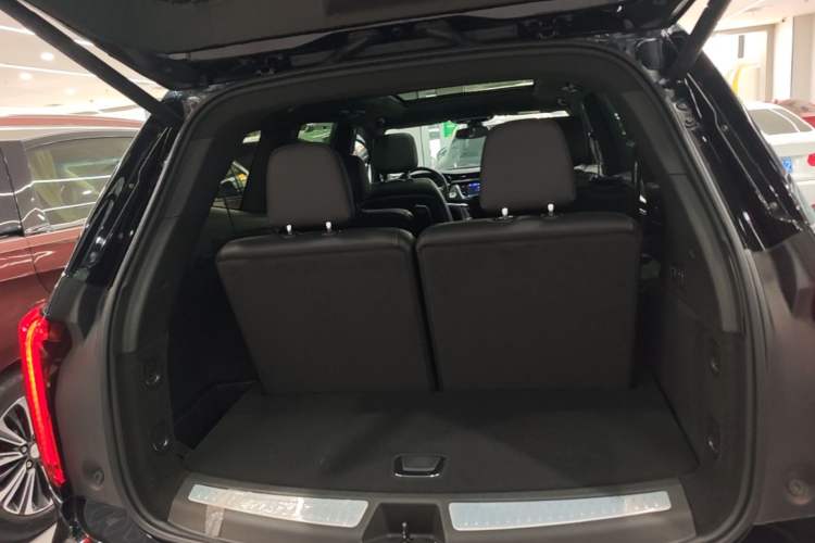 Used Cadillac XT6 2022 2.0T Six-Seater Two-Wheel-Drive Luxury Version Trunk