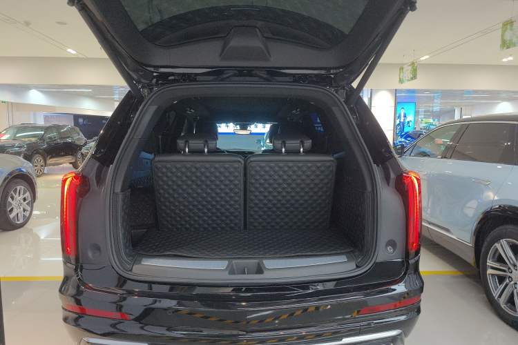 Used Cadillac XT6 2022 2.0T Six-Seater Four-Wheel Drive Luxury Version Trunk