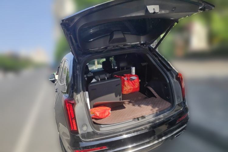 Used Cadillac XT6 2022 2.0T Six-Seater Two-Wheel-Drive Luxury Version Trunk