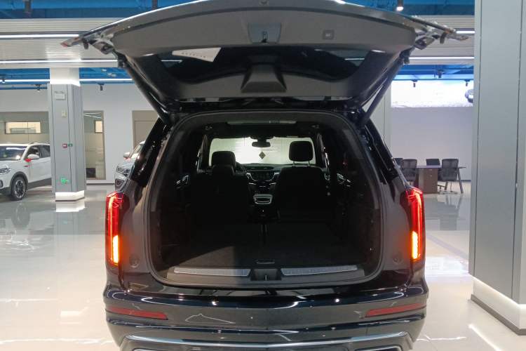 Used Cadillac XT6 2022 2.0T Six-Seater Two-Wheel-Drive Luxury Version Trunk