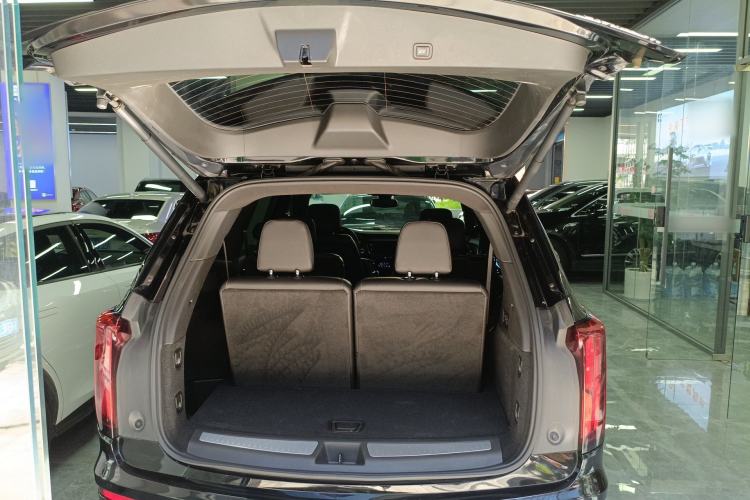 Used Cadillac XT6 2022 2.0T Six-Seater Two-Wheel-Drive Luxury Version Trunk