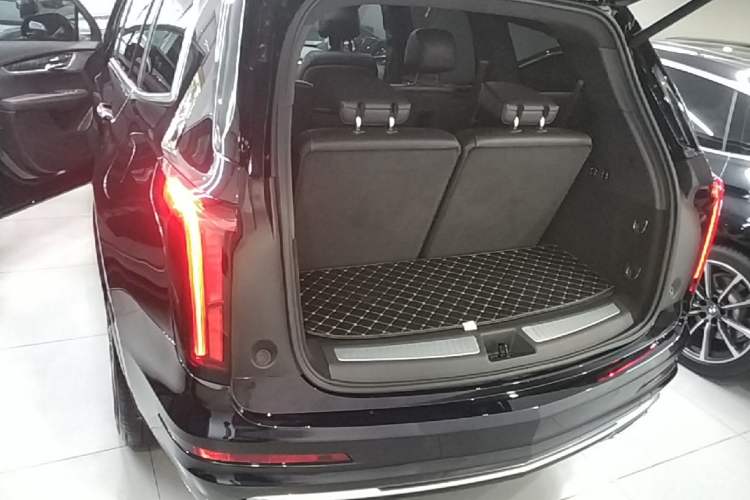 Used Cadillac XT6 2022 2.0T Six-Seater Four-Wheel Drive Luxury Version Trunk