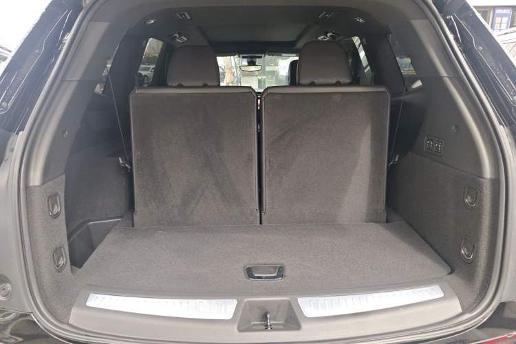 Used Cadillac XT6 2022 2.0T Six-Seater Four-Wheel Drive Luxury Version Trunk
