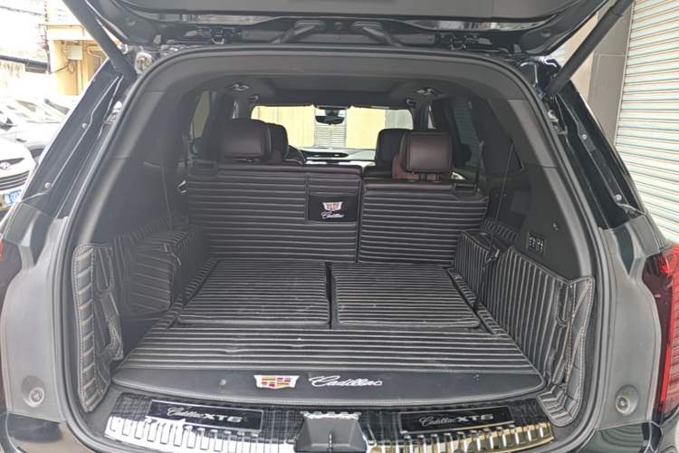 Used Cadillac XT6 2022 2.0T 7-Seater Four-Wheel Drive Luxury Version Trunk