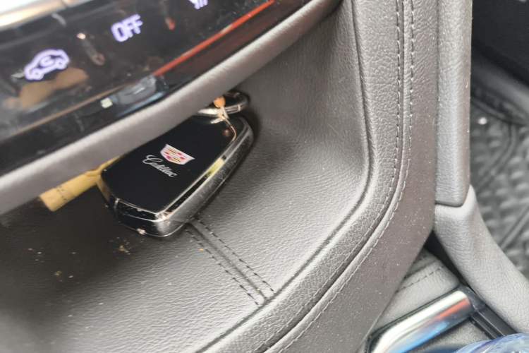 Used Cadillac XT6 2022 2.0T Six-Seater Four-Wheel-Drive Luxury Standard Edition Vehicle Key