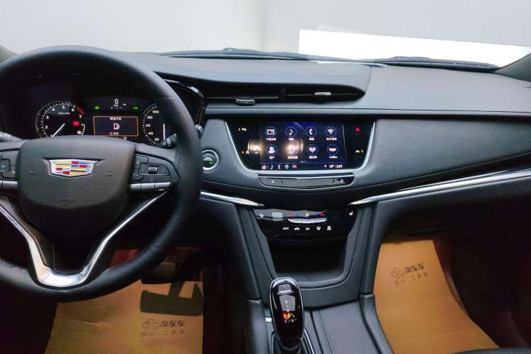 Used Cadillac XT6 2022 2.0T Six-Seater Four-Wheel-Drive Luxury Version Audio And AC Panel