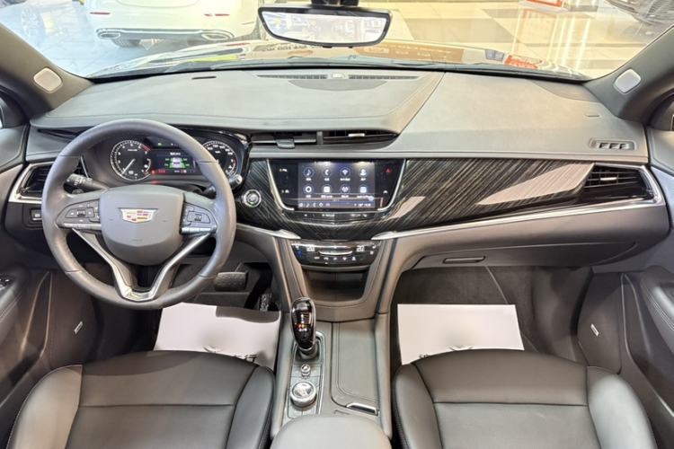 Used Cadillac XT6 2022 2.0T 7-Seater Four-Wheel Drive Luxury Version Audio And AC Panel