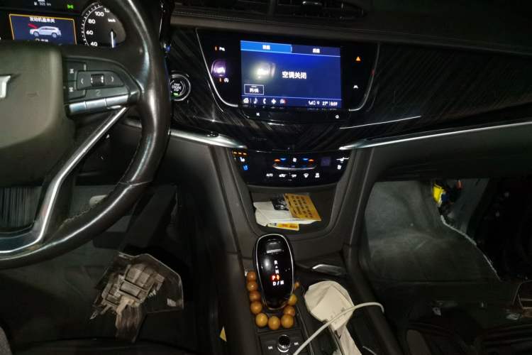 Used Cadillac XT6 2022 2.0T Six-Seater Four-Wheel Drive Luxury Version Audio And AC Panel