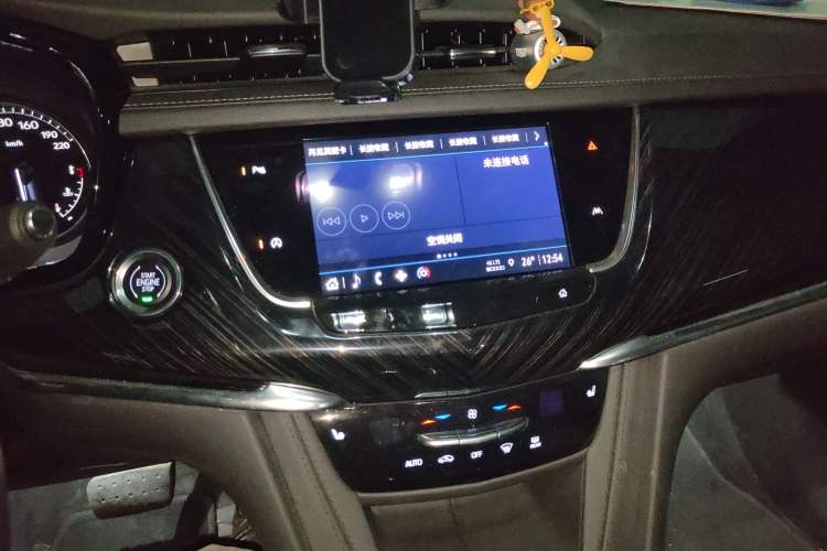Used Cadillac XT6 2022 2.0T Six-Seater Two-Wheel-Drive Luxury Version Audio And AC Panel