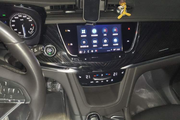 Used Cadillac XT6 2022 2.0T Six-Seater Two-Wheel-Drive Luxury Version Audio And AC Panel
