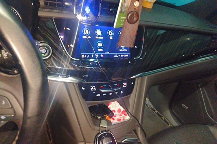 Used Cadillac XT6 2022 2.0T Six-Seater Two-Wheel-Drive Luxury Version Audio And AC Panel