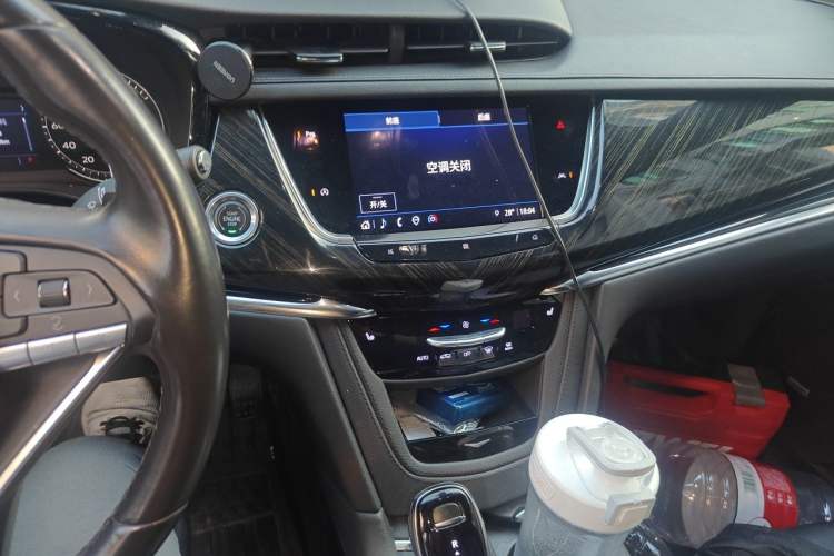 Used Cadillac XT6 2022 2.0T Six-Seater Two-Wheel-Drive Luxury Version Audio And AC Panel