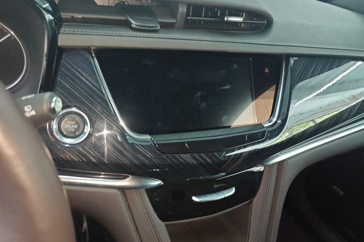 Used Cadillac XT6 2022 2.0T Six-Seater Four-Wheel Drive Luxury Version Audio And AC Panel