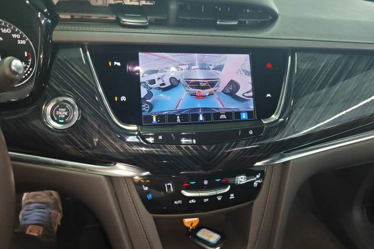 Used Cadillac XT6 2022 2.0T Six-Seater Four-Wheel Drive Luxury Version Audio And AC Panel