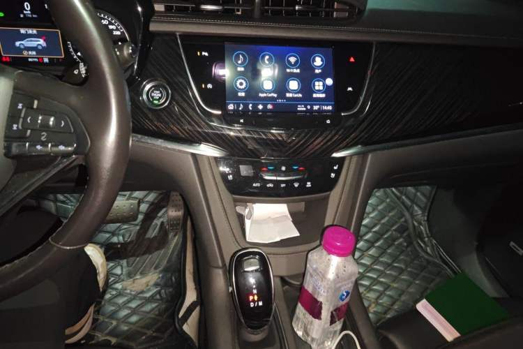 Used Cadillac XT6 2022 2.0T Six-Seater Four-Wheel Drive Luxury Version Audio And AC Panel