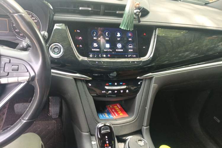 Used Cadillac XT6 2022 2.0T Six-Seater Two-Wheel-Drive Luxury Version Audio And AC Panel