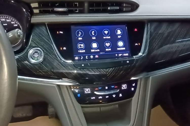Used Cadillac XT6 2022 2.0T Six-Seater Four-Wheel Drive Luxury Version Audio And AC Panel