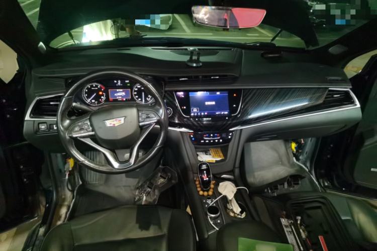 Used Cadillac XT6 2022 2.0T Six-Seater Four-Wheel Drive Luxury Version Center Console