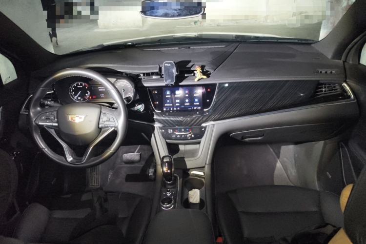 Used Cadillac XT6 2022 2.0T Six-Seater Two-Wheel-Drive Luxury Version Center Console