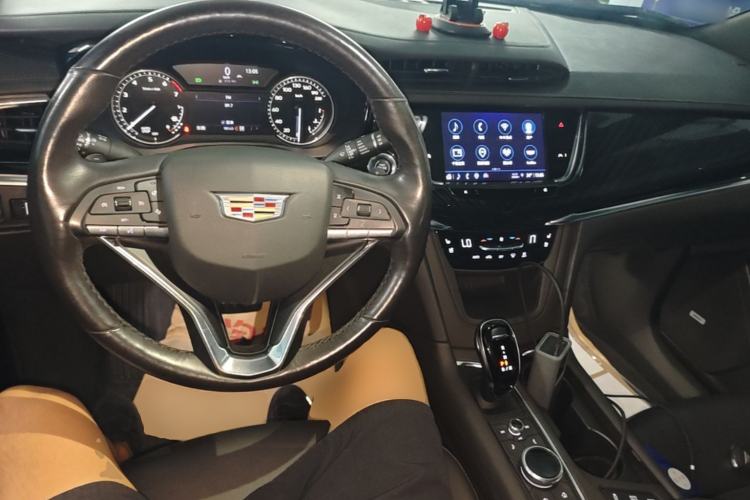 Used Cadillac XT6 2022 2.0T Six-Seater Four-Wheel Drive Luxury Version Center Console