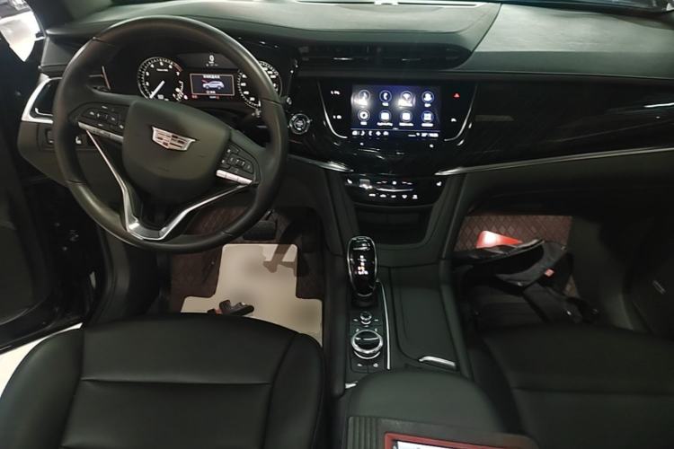 Used Cadillac XT6 2022 2.0T Six-Seater Two-Wheel-Drive Luxury Version Center Console