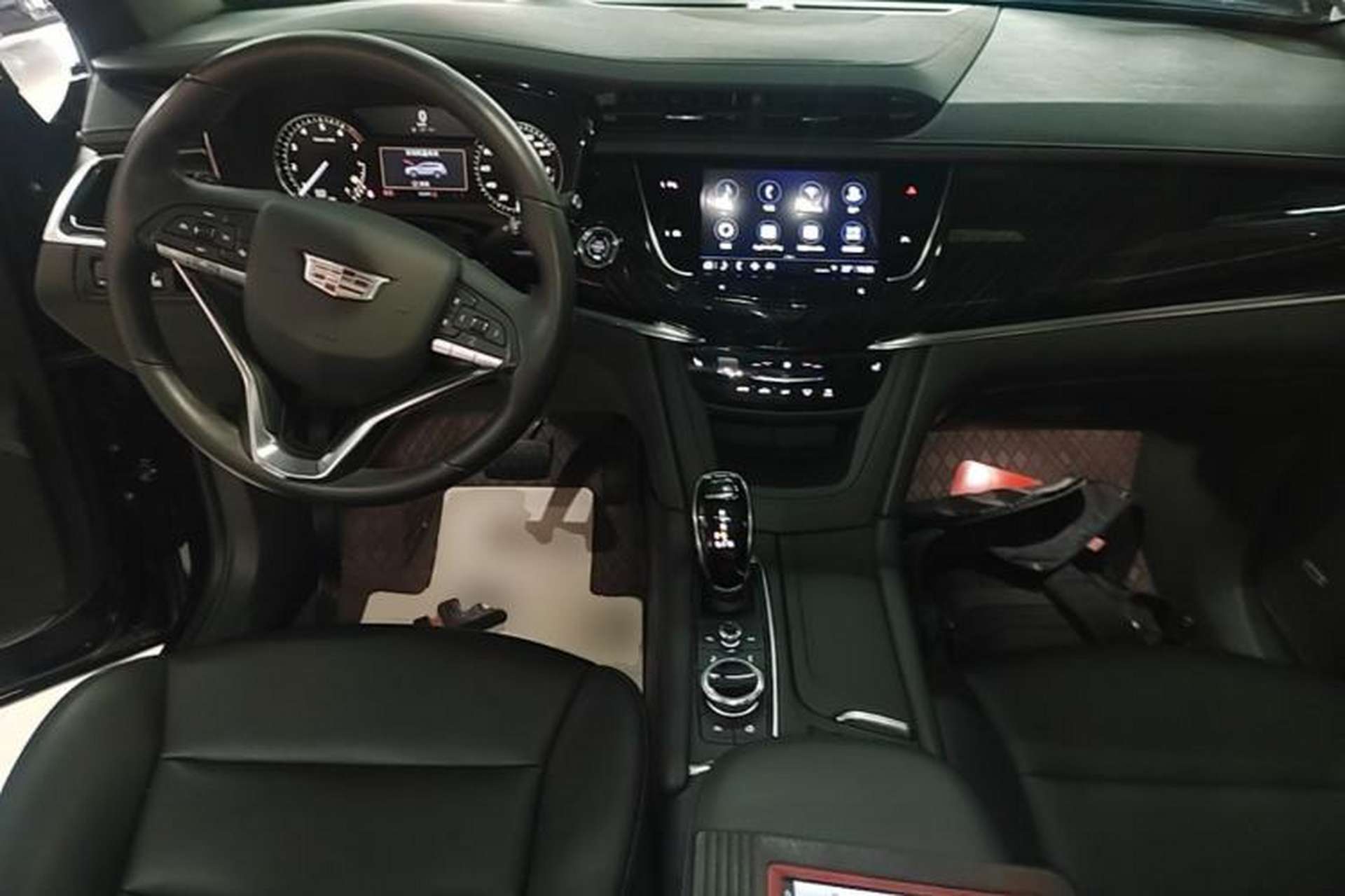Used Cadillac XT6 2022 2.0T Six-Seater Two-Wheel-Drive Luxury Version Center Console