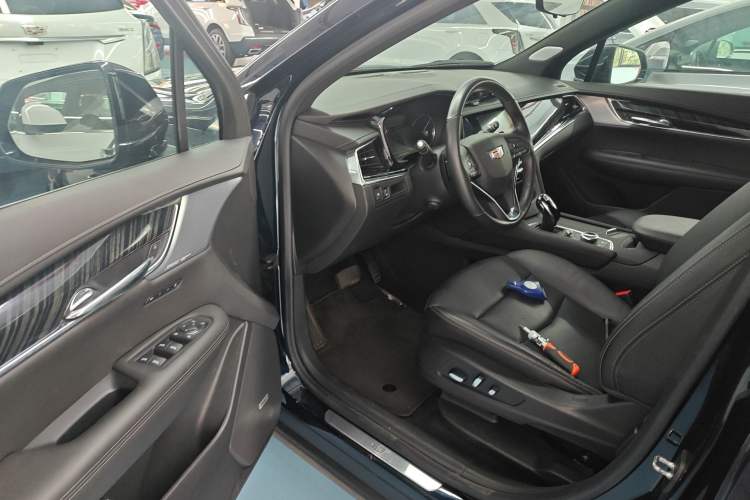 Used Cadillac XT6 2022 2.0T Six-Seater Four-Wheel Drive Luxury Version Driver Seat