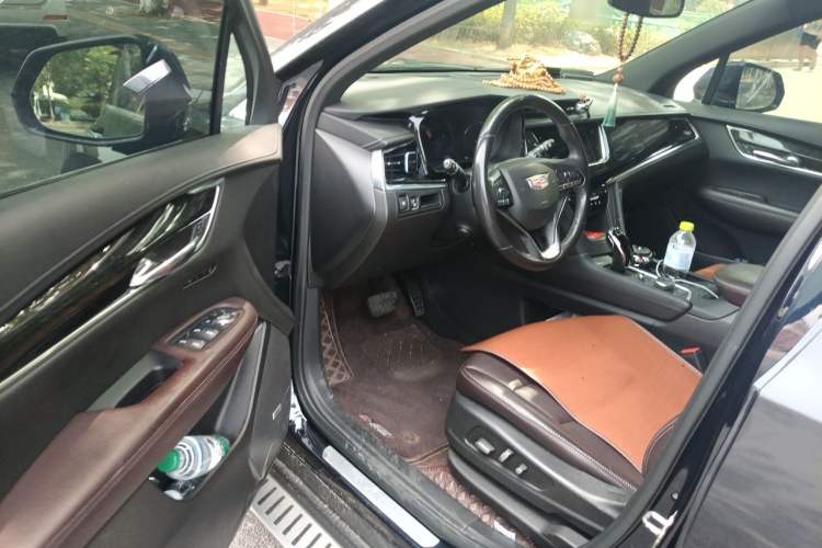 Used Cadillac XT6 2022 2.0T Six-Seater Two-Wheel-Drive Luxury Version Driver Seat