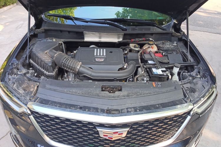Used Cadillac XT6 2022 2.0T Six-Seater Four-Wheel Drive Luxury Version Engine Bay