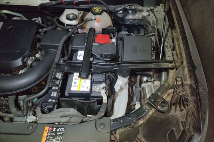 Used Cadillac XT6 2022 2.0T Six-Seater Two-Wheel-Drive Luxury Version Engine Bay Left